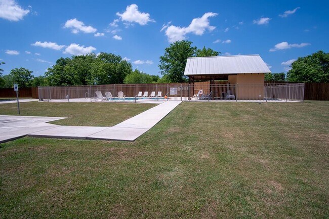Building Photo - 540 River Run