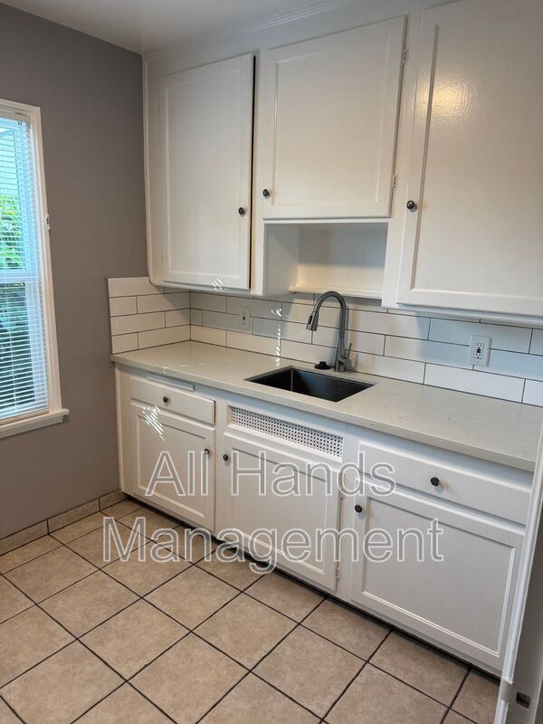 Building Photo - 5117 E The Toledo