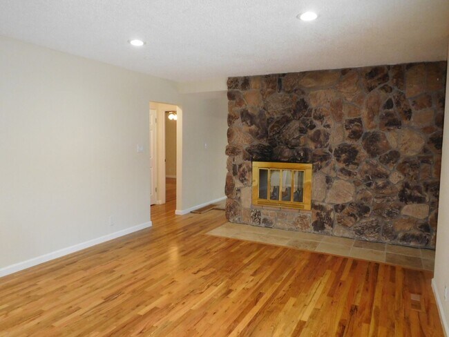 Building Photo - UNR friendly 3 Bedroom , 2 Bath close to campus