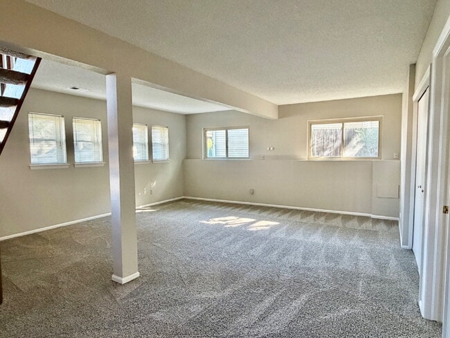 Building Photo - Charming Split-Level Oasis on a Quiet Cul-de-Sac Backing to Greenspace. New Carpet, New Paint and...