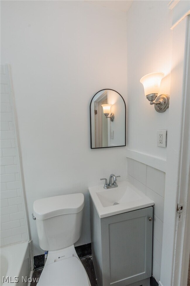 Building Photo - 1519 Ridgewood Ave