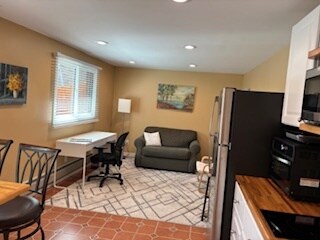 Building Photo - 686 Partridge Cir