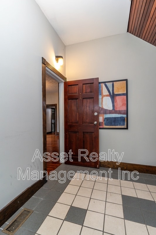 Building Photo - 820 Luttrell St