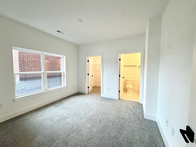 Building Photo - Discover Your Perfect 2-Bed Apartment at Brixton!