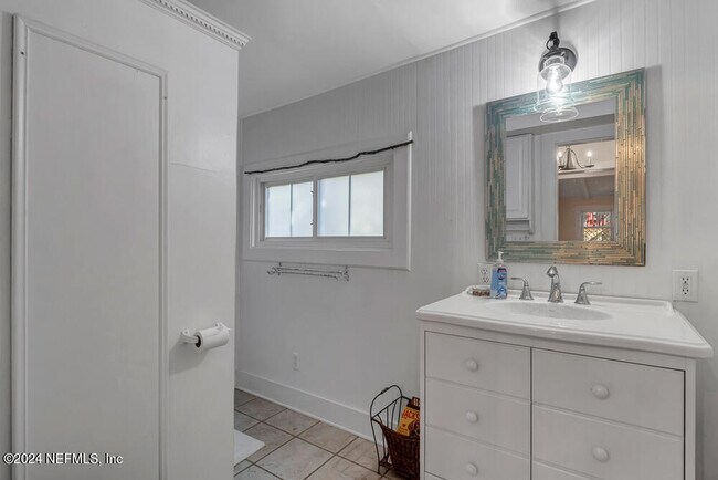 Building Photo - 68 Saragossa St