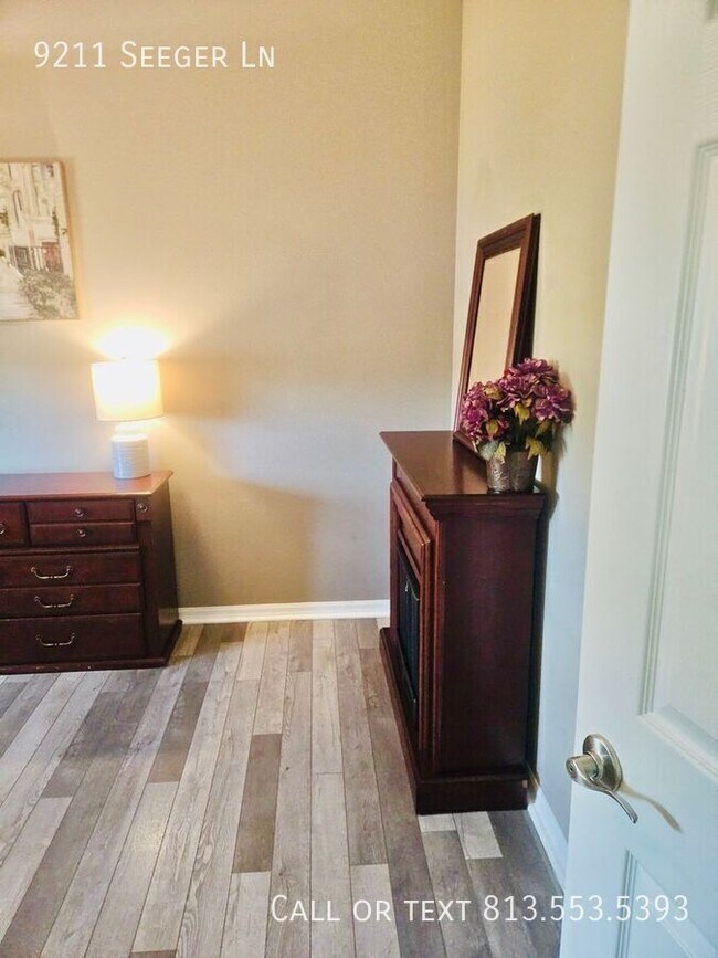 Building Photo - 9211 Seeger Ln