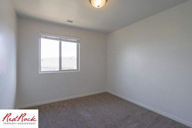 Building Photo - 2801 E 450 N