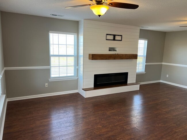 Building Photo - Cool Springs  - 4 BR / 2 BA