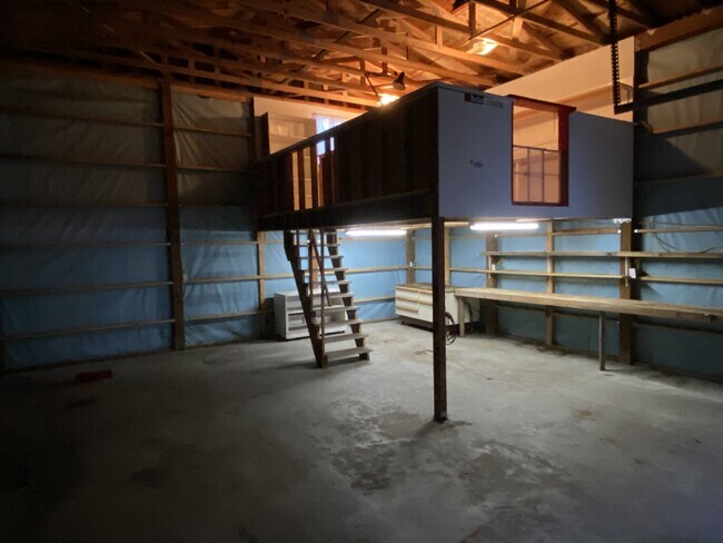 Building Photo - 348 Cockle St SW