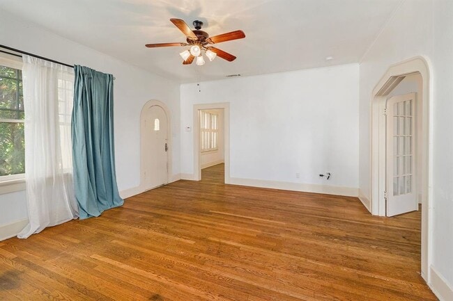 Building Photo - 1804 Kenwood Ave