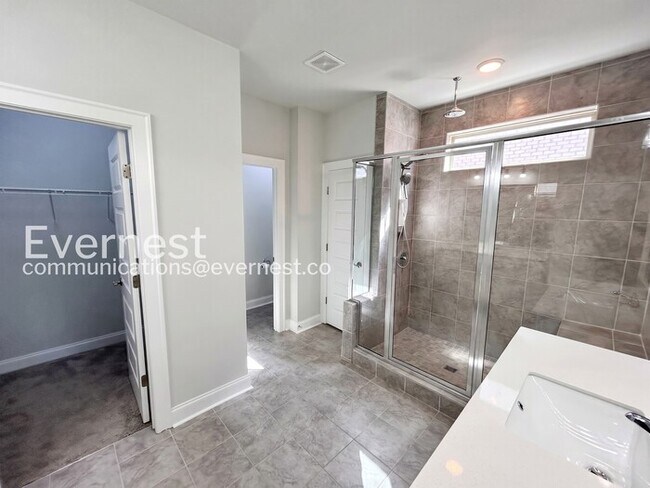 Building Photo - Spacious 4Beds 3.5Bath Single Family Rental with Modern Amenities / Available Now!