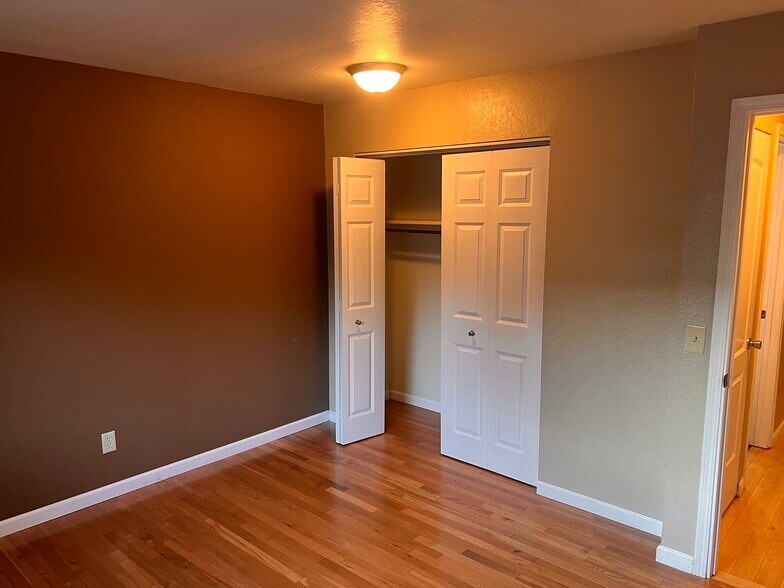 Building Photo - 818 Carrier Creek Blvd NE