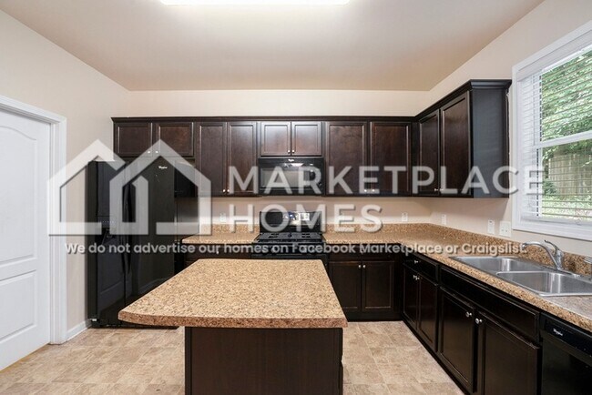 Building Photo - 2070 Bonny Glen Cir