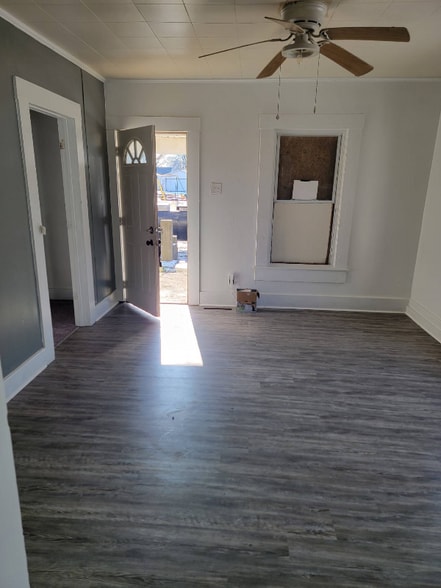 Building Photo - 913 E 28th St