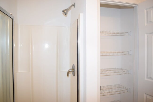 Building Photo - Spacious 2BR 2.5BA Townhome In Prime Location!