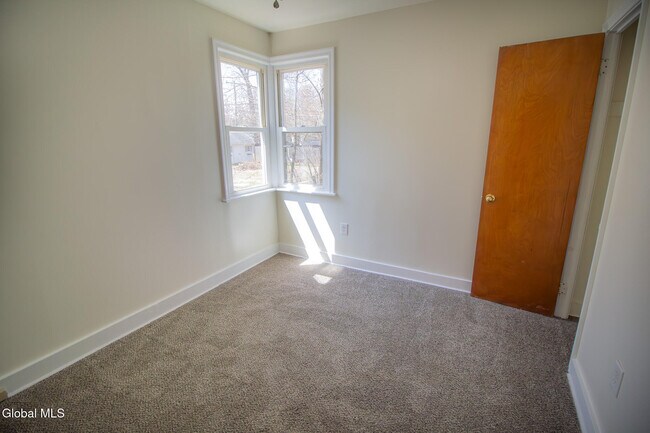 Building Photo - 16 Swayze Dr