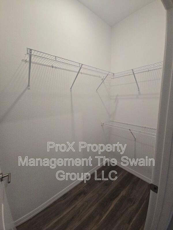 Building Photo - 750 Ave C SW