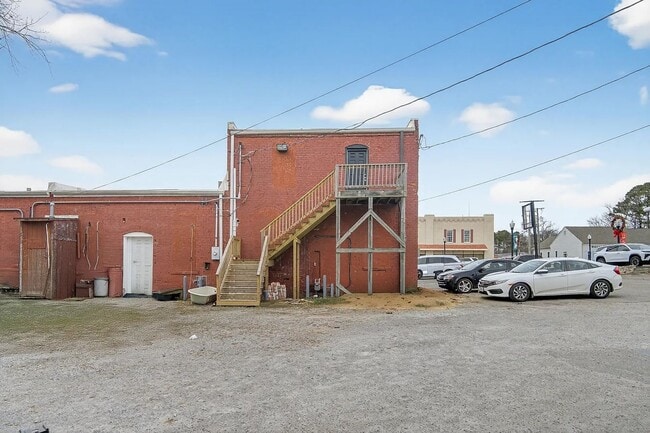 Building Photo - 124 N Mecklenburg Ave