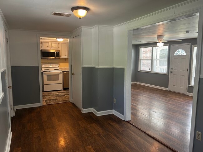 Building Photo - 461 Sweetwater Cir