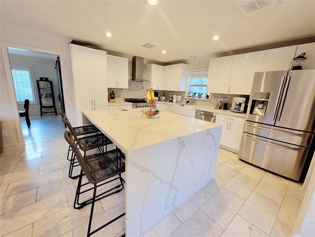 Building Photo - 426 Isolde Dr
