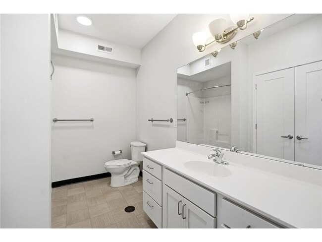 Building Photo - 2318 Jefferson St NE