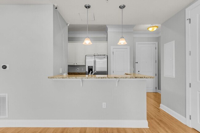 Building Photo - 200 River Landing Dr