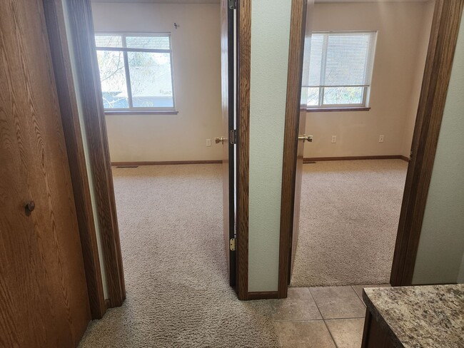 Building Photo - Three bedroom two bathroom Town home