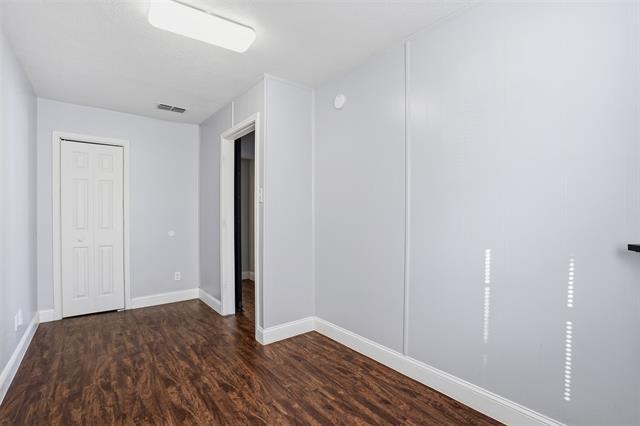 Building Photo - 209 E Lone Star St