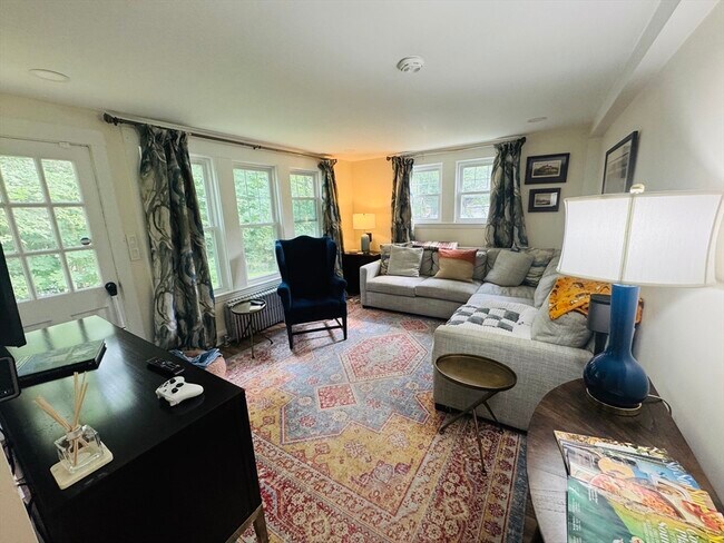 Building Photo - 36 Evergreen Ave