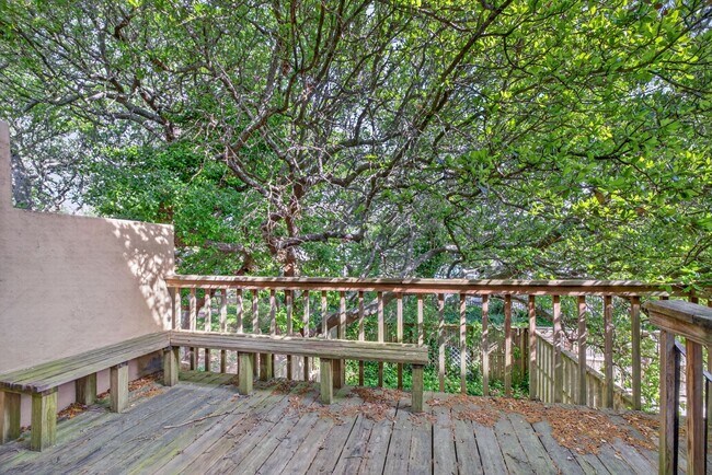 Building Photo - Fabulous Chesapeake Bay Location - Steps to Beach!