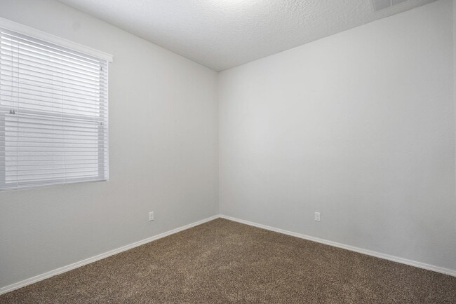 Building Photo - 1143 Desert Sunflower Dr NE