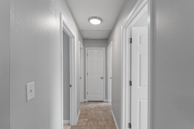 Building Photo - 8828 Arlington Ln