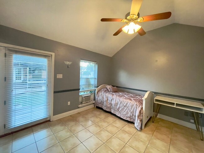 Building Photo - 3700 Wanda Lynn Dr