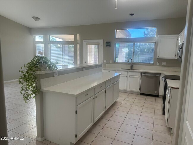 Building Photo - 1755 W Aspen Ave