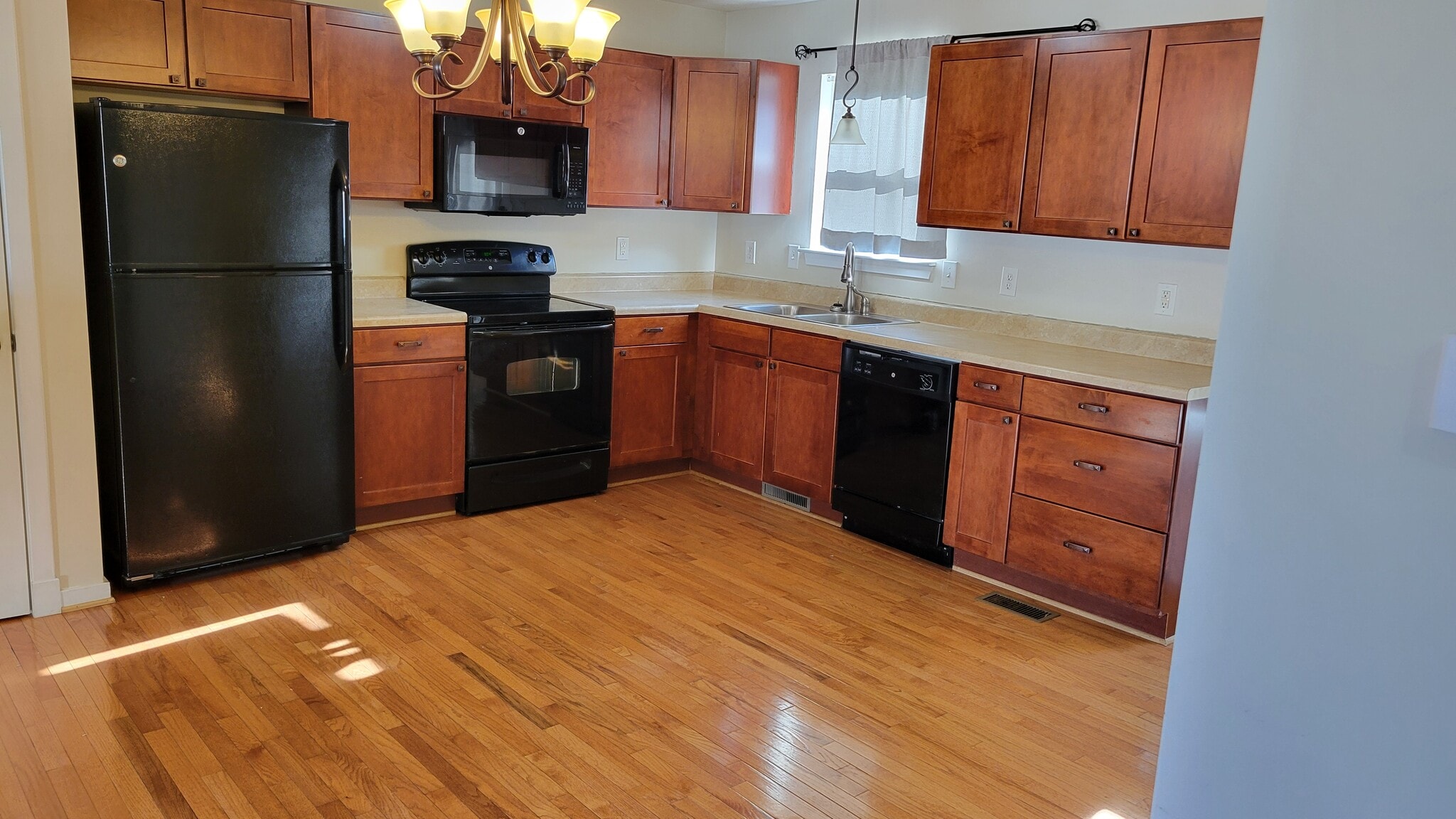 Building Photo - 1252 Frost Pl