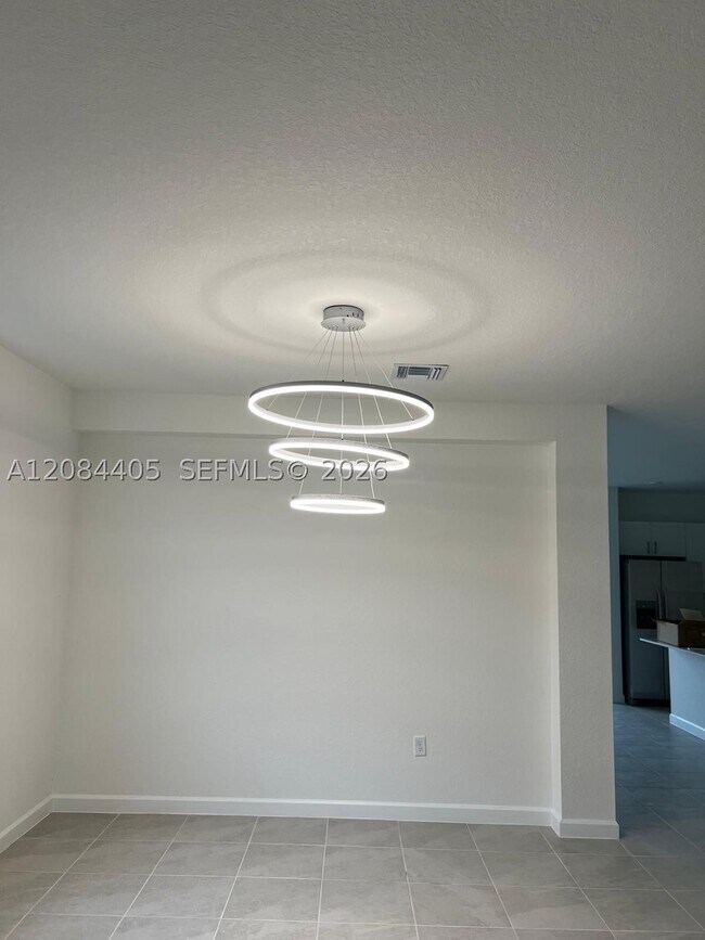 Building Photo - 2525 SE 29th Dr