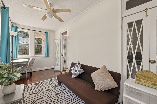 Building Photo - 324 W Alabama St