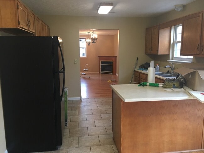 Building Photo - **New Paint**   **New Carpet**  Ready for YOU!!