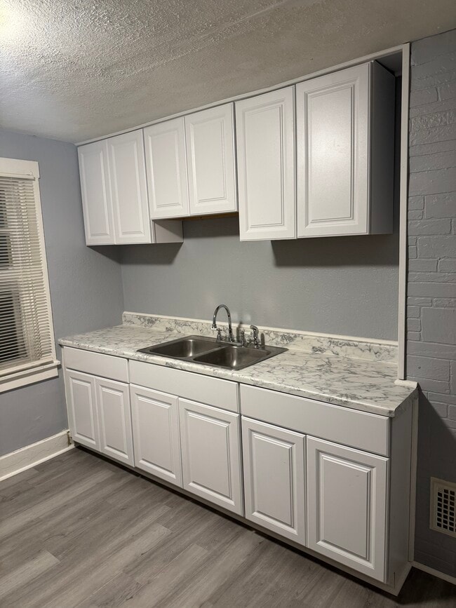 Building Photo - 440 5th St