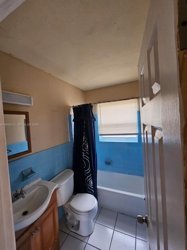 Building Photo - 1021 NE 17th Ave