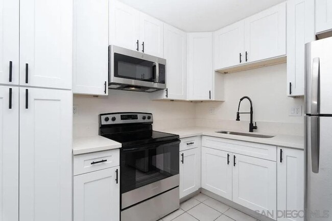 Building Photo - 1642 C Ave