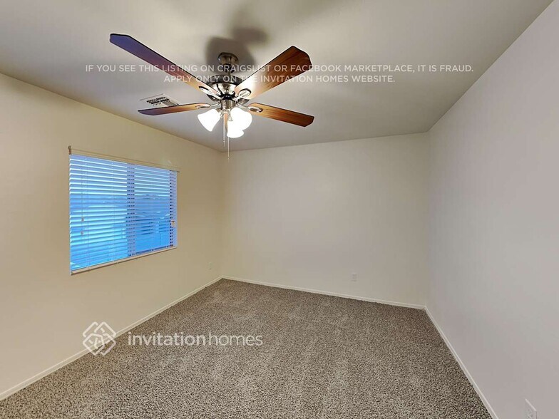 Building Photo - 1273 E Anastasia St
