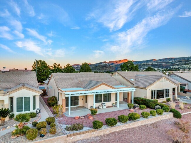 Building Photo - Beautiful Single-Story Home on the Golf Course in Sun City MacDonald Ranch (55+ Community)