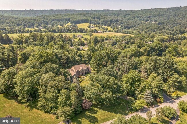 Building Photo - For Rent! Large 5-Bedroom, 3.5-Bath Home with Scenic Views