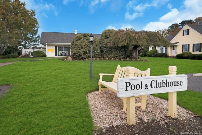 Building Photo - 2555 Youngs Ave