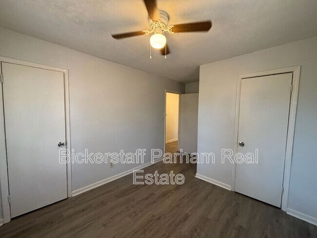 Building Photo - 231 17th Ave S