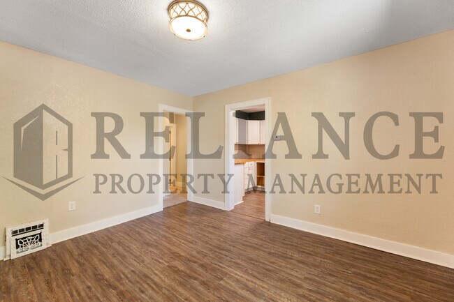 Building Photo - 221 N Walnut St