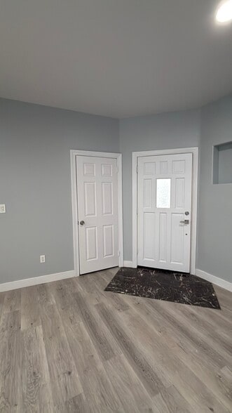 Building Photo - 14627 Gledhill St