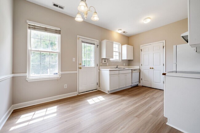Building Photo - Available Early June! Renovated 3 bedroom 2.5 bath End Unit in NE Raleigh