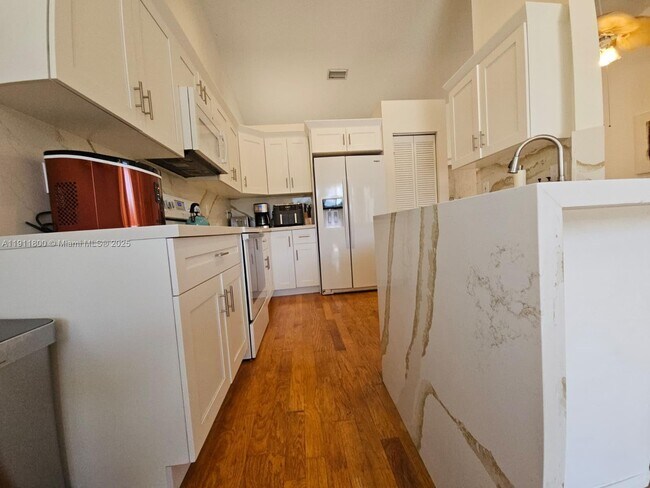 Building Photo - 900 Savannah Falls Dr